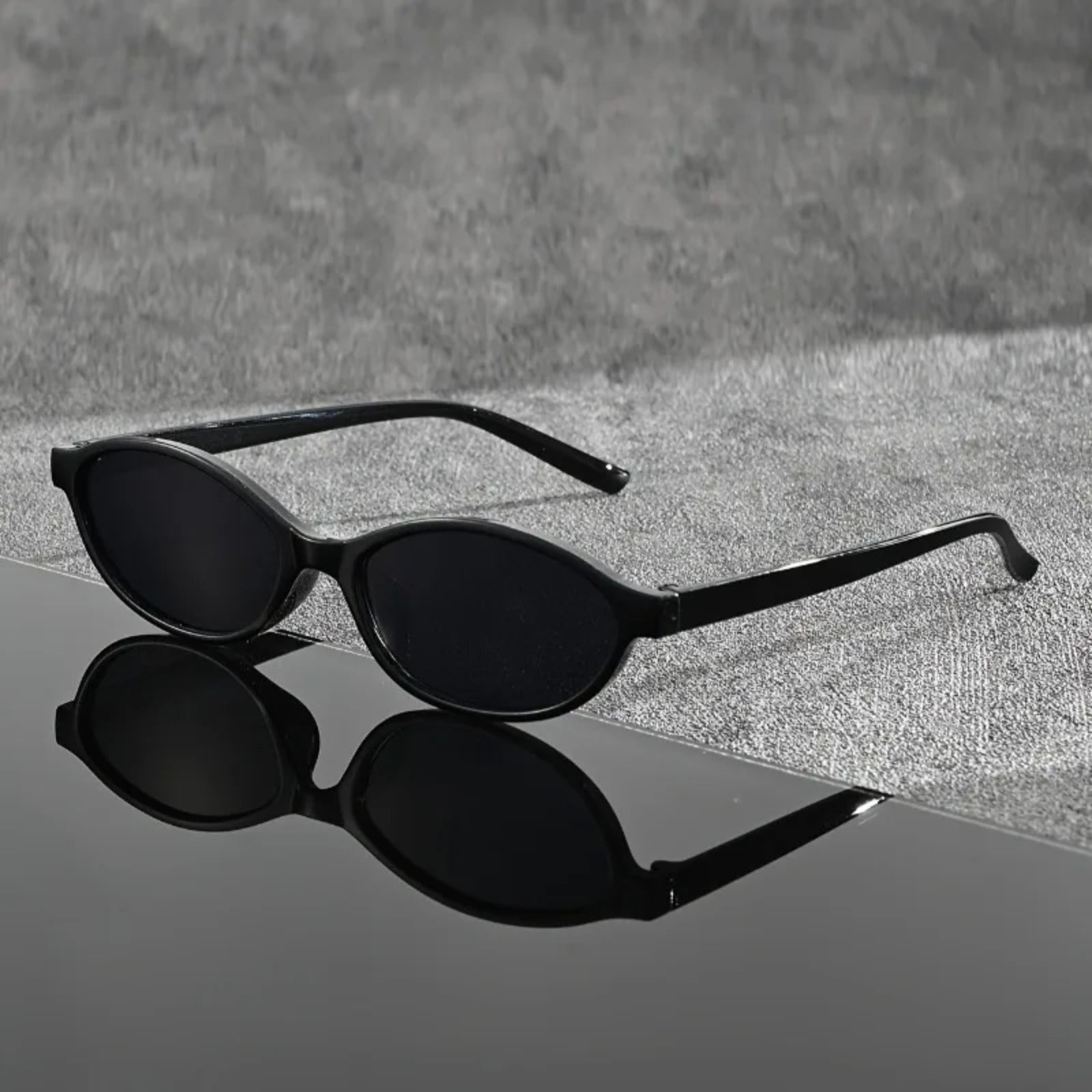 Oval UV400 Sunglasses | Retro Black Fashion Shades – CINILY UK - Black