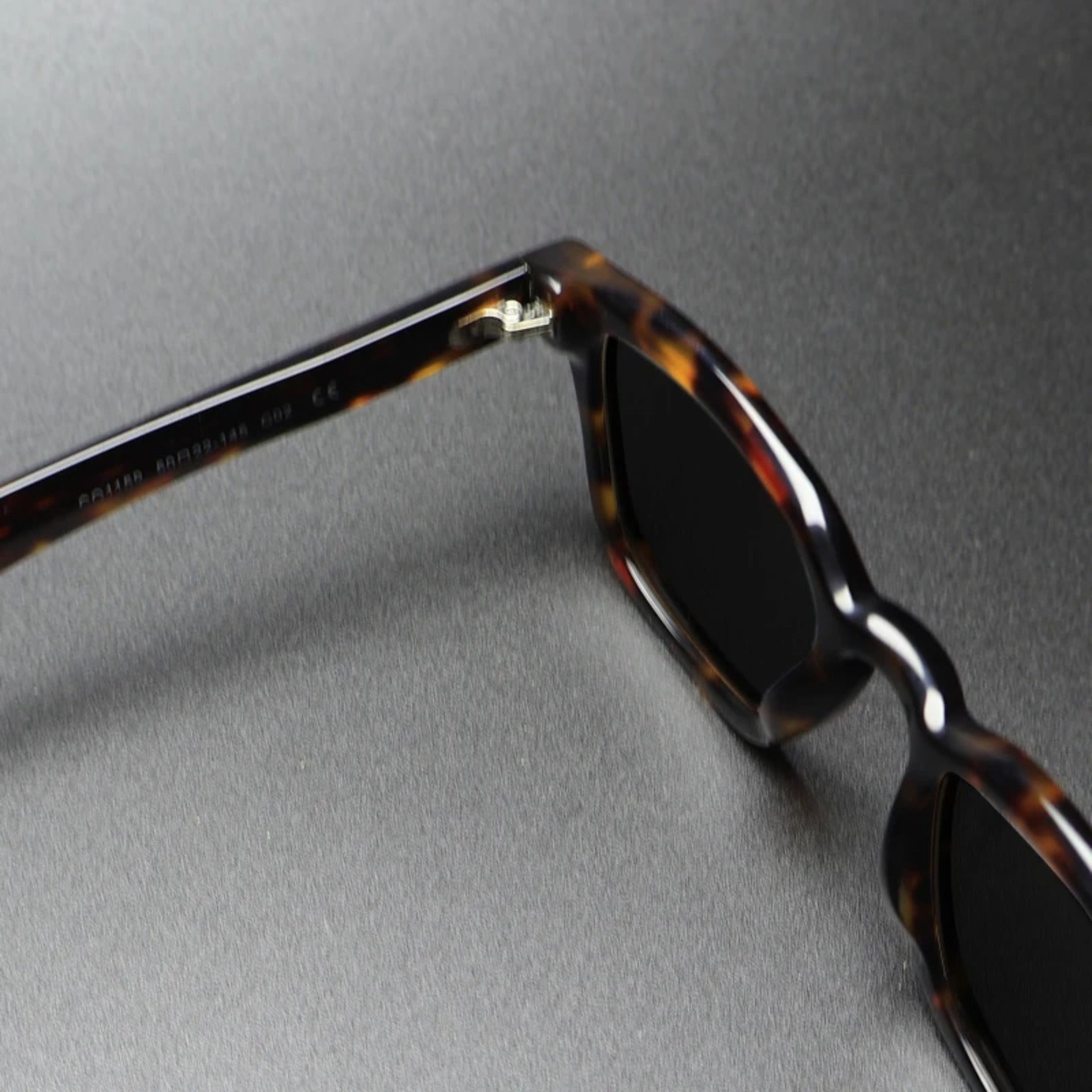 Crystal Green Polarized UV400 Sunglasses | Retro Acetate Designer Shades – CINILY UK lens detail