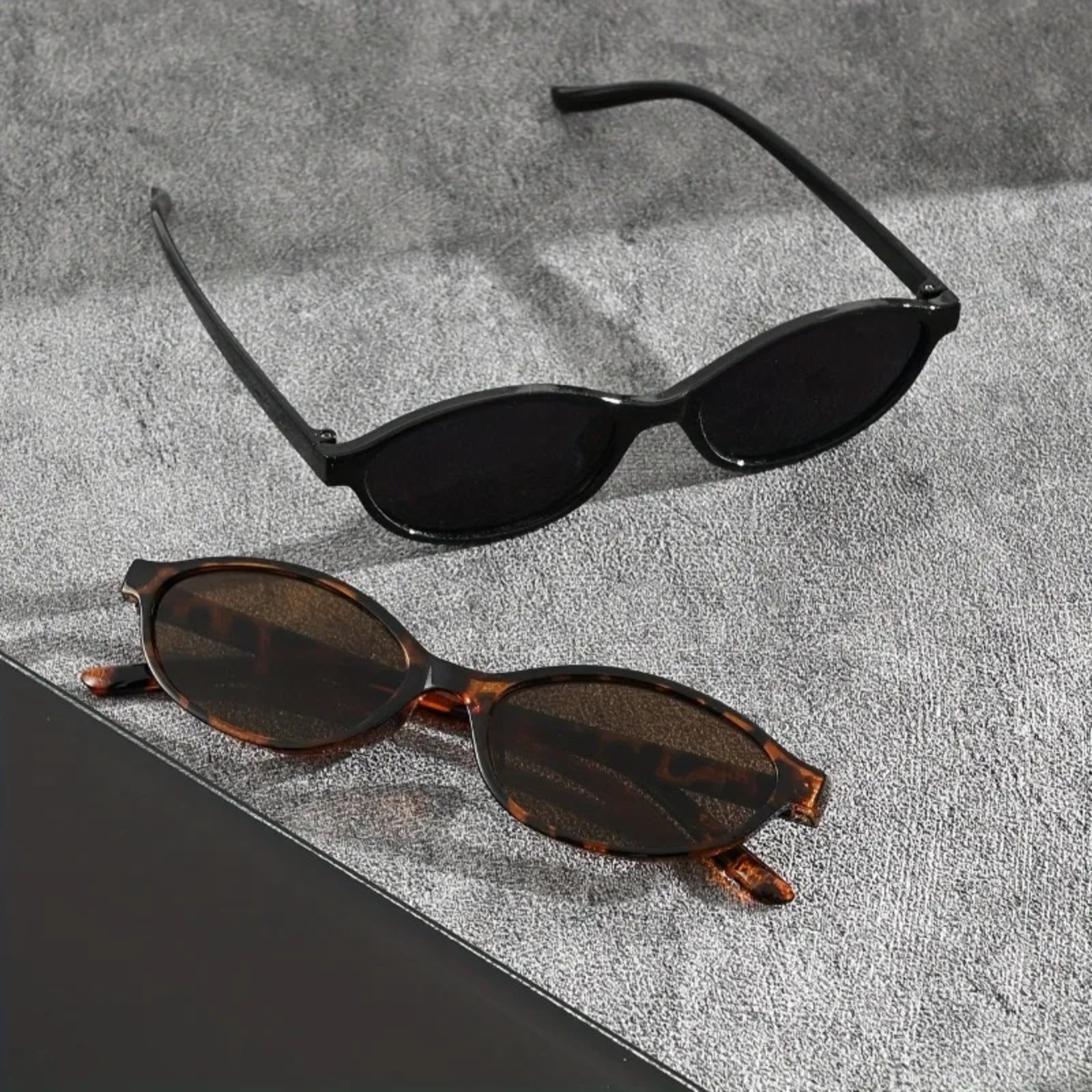 Oval UV400 Sunglasses | Retro Black Fashion Shades – CINILY UK frame detail