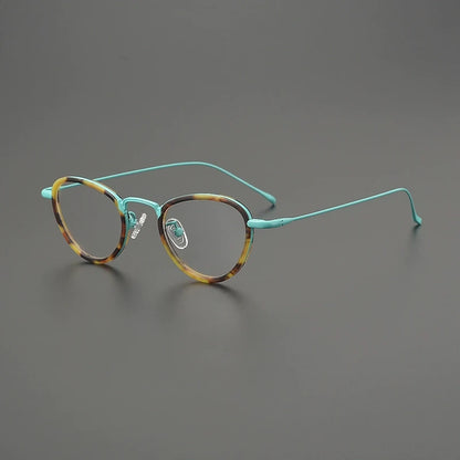 Titanium Cat Eye Prescription Eyeglasses | Stylish Lightweight Rx Glasses Online – CINILY UK frame detail