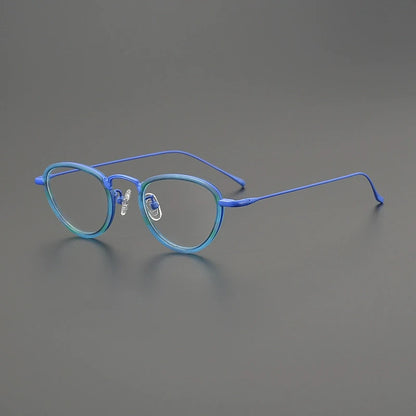 Titanium Cat Eye Prescription Eyeglasses | Stylish Lightweight Rx Glasses Online – CINILY UK temple detail