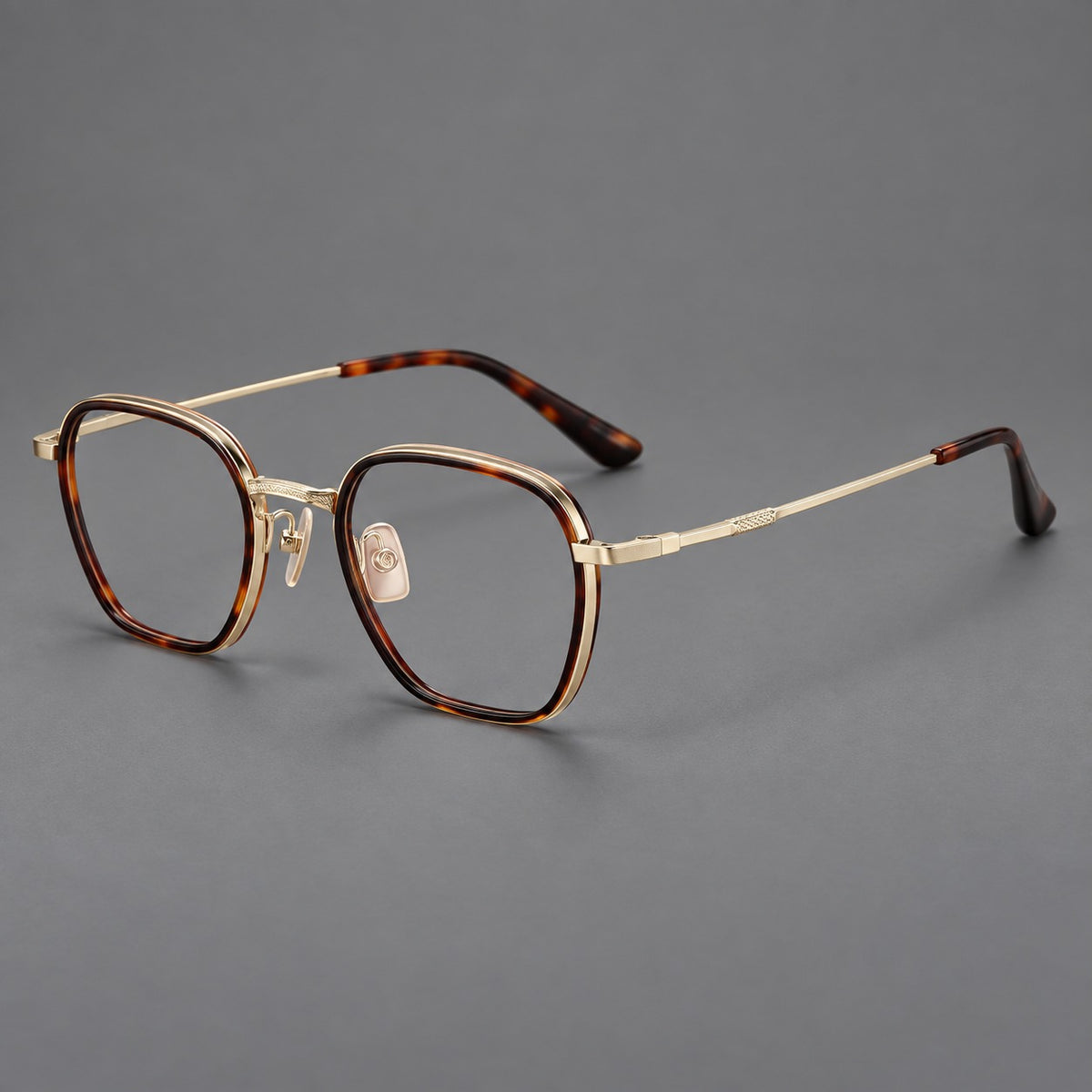 Soft square eyeglasses in acetate and titanium with slim rims and a finely engraved metal bridge in Tortoiseshell / Gold, three quarter view
