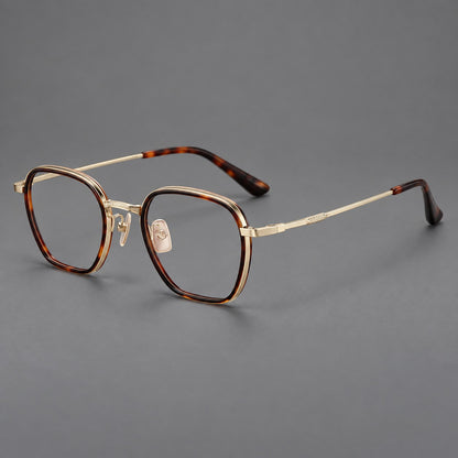 Soft square eyeglasses in acetate and titanium with slim rims and a finely engraved metal bridge in Tortoiseshell / Gold, three quarter view