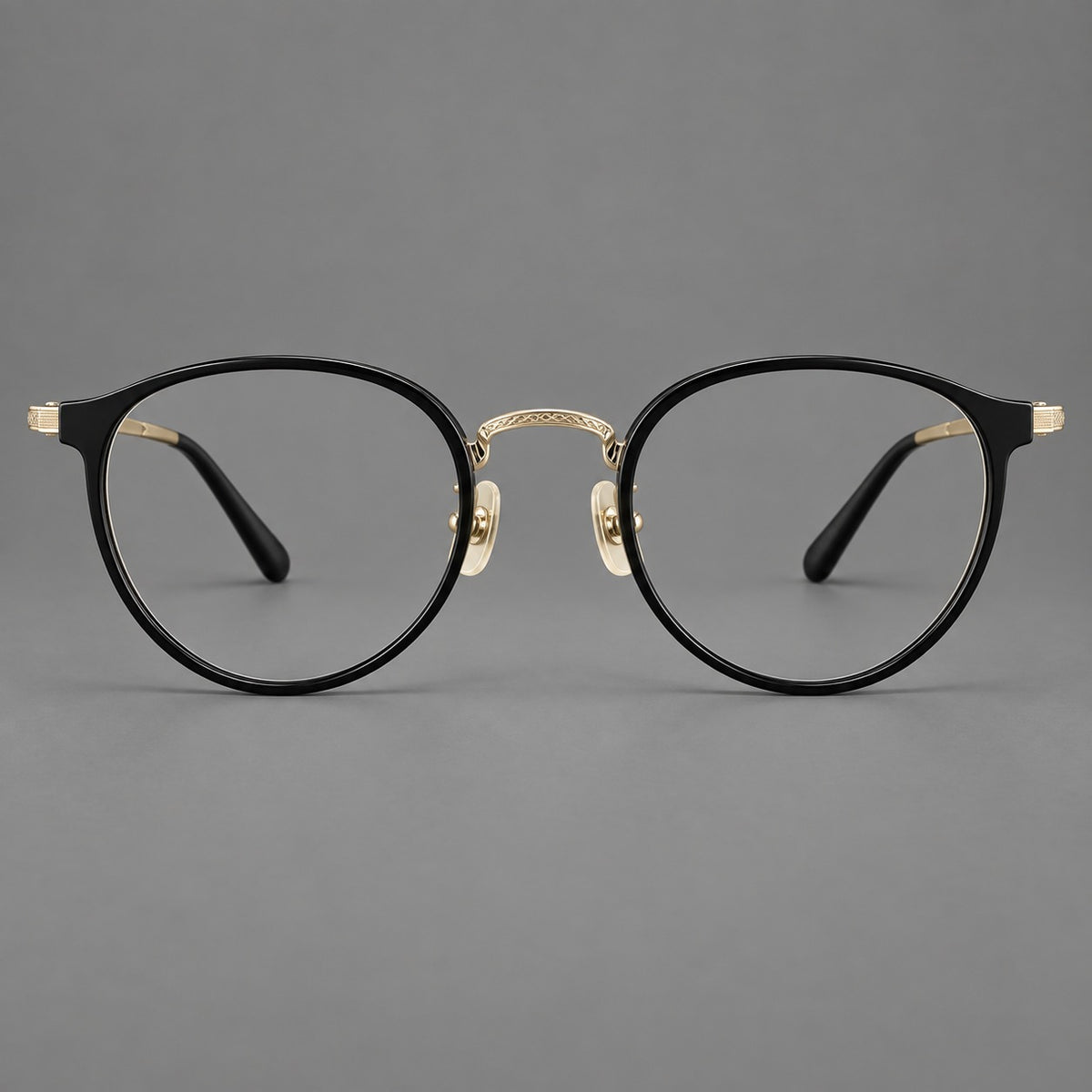 Round eyeglasses in acetate and titanium with widened outer corners and slender metal temples in Glossy Black / Gold, front view