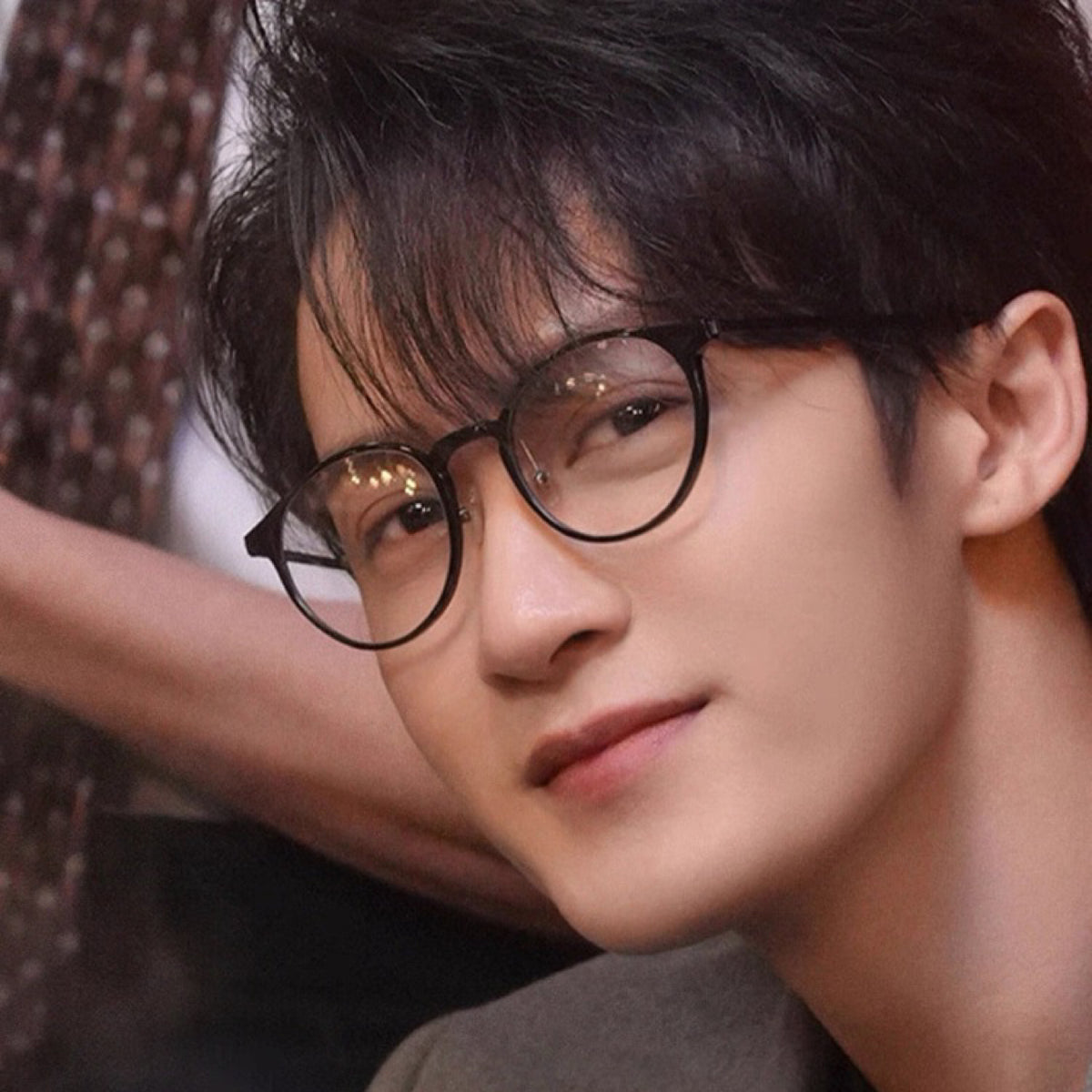 Compact Round Eyeglass Frames with Slim Temples, Black or Tortoiseshel front view