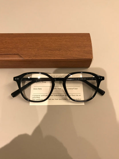 Retro Eyeglass Frames with a Rounded Front and Broad Temples, Four Col temple detail